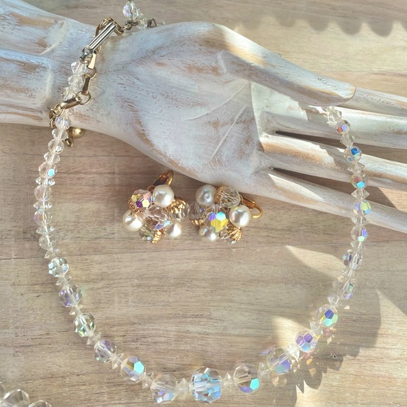 Vintage 60s Faux Pearl AB Beaded Clip On Earrings - Picture 5 of 5